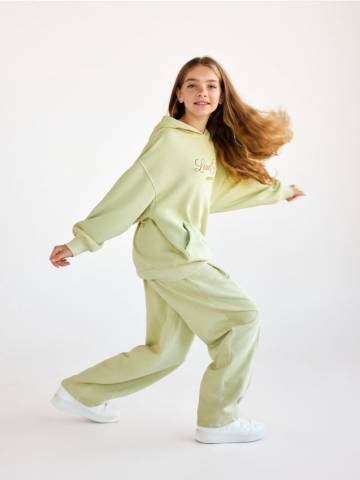 Reserved - Спортивні штани - світло-зелений - 698EG-70X