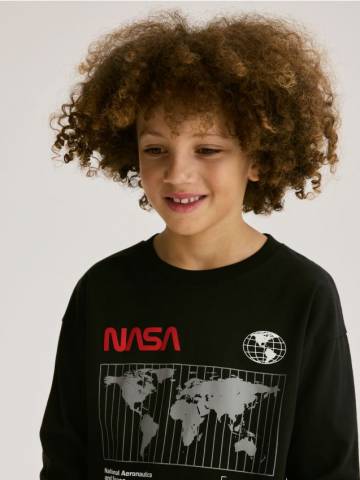 Reserved - Лонгслів з принтом NASA - чорний - 583CJ-99X Reserved - Лонгслів з принтом NASA - чорний - 583CJ-99X
