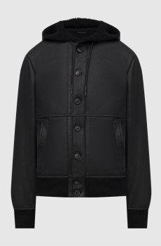 Черная укороченная дубленка с капюшоном