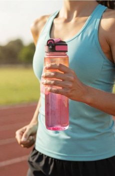 Пляшка для води з мірною шкалою та ручкою - рожевий