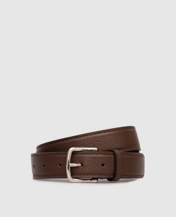 Коричневый кожаный ремень с тиснением