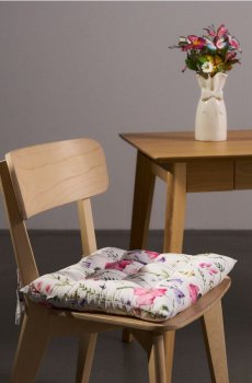 Подушка на стілець з квітковим мотивом - білий