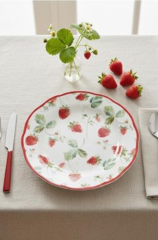 Керамічна тарілка з мотивом полуниць - червоний