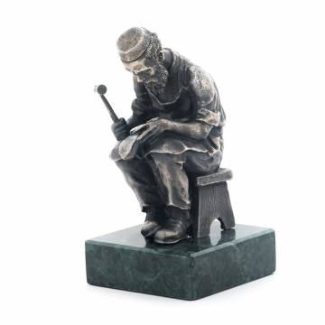 Серебряная фигура ручной работы "Сапожник" сер00059 Серебряная фигура ручной работы "Сапожник" сер00059