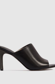Черные кожаные мюли с цепочкой мониль