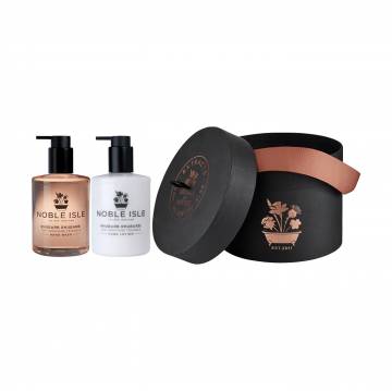 Набор для рук Noble Isle Rhubarb Rhubarb! Duo Gift Set (гель для мытья рук, 250 мл + лосьон, 250 мл) Набор для рук Noble Isle Rhubarb Rhubarb! Duo Gift Set (гель для мытья рук, 250 мл + лосьон, 250 мл)