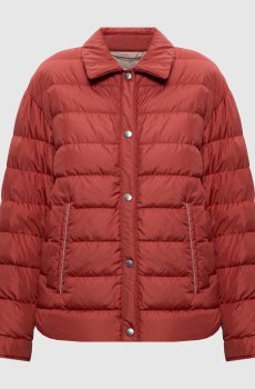 Красная пуховая куртка с цепочкой мониль