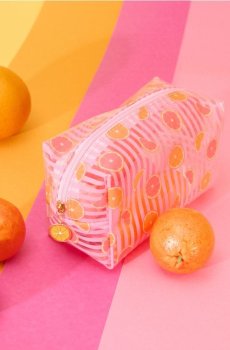 Косметичка з фруктовим мотивом і декоративною підвіскою - різнобарвний