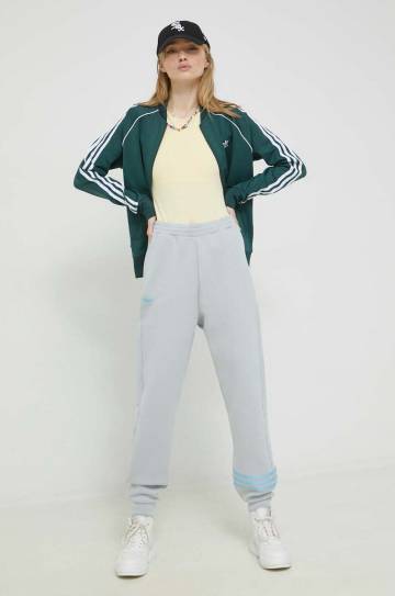 Спортивные штаны adidas Originals цвет серый с аппликацией Спортивные штаны adidas Originals цвет серый с аппликацией