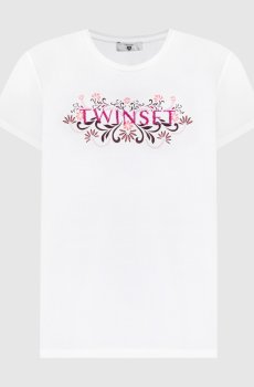 Белая футболка с вышивкой логотипа