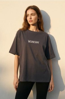Бавовняна футболка з принтом Wednesday - темно-сірий