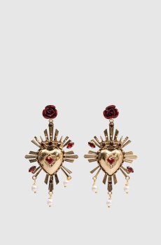 Золотые серьги в форме сердца с бусами