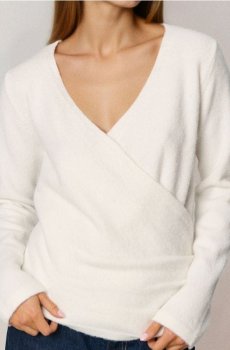 Светр з перекритим вирізом та домішкою вовни - кремовий