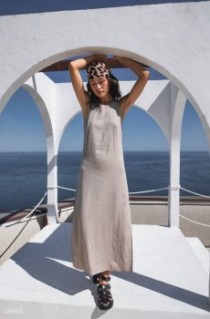 Бежева лляна сукня з розрізами