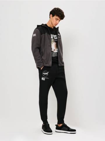 Штани tapered fit NASA - чорний Штани tapered fit NASA - чорний