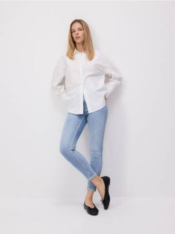 Reserved - Джинси slim fit з вузькою посадкою - бірюзовий - 089AO-56J Reserved - Джинси slim fit з вузькою посадкою - бірюзовий - 089AO-56J