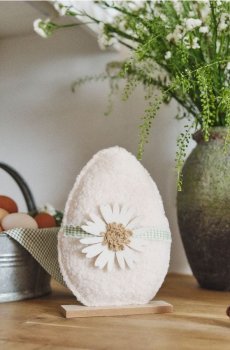 Великодня декорація - кремовий