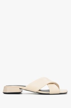 Шльопанці шкіряні молочні Estro ER00112986