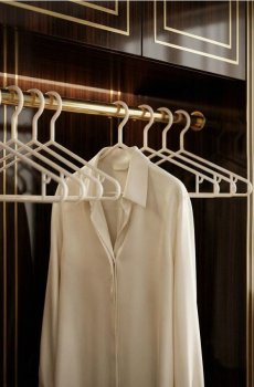 Набір пластикових вішаків із глянцевим покриттям 10 штук - білий