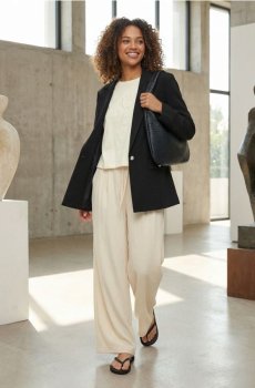 Бавовняна футболка з квітковою вишивкою - кремовий