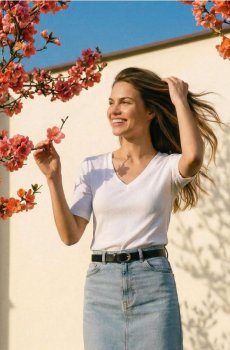 Футболка з v-подібним вирізом - білий