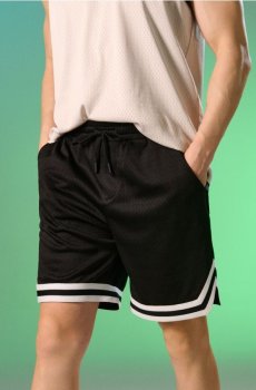 Спортивні шорти з контрастною обробкою - чорний