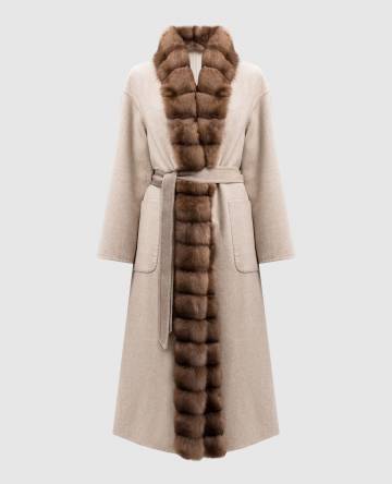 Бежевое пальто на запах из кашемира с мехом соболя