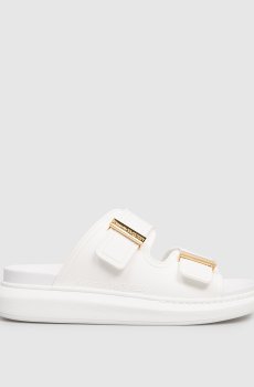 Белые шлепанцы с логотипом