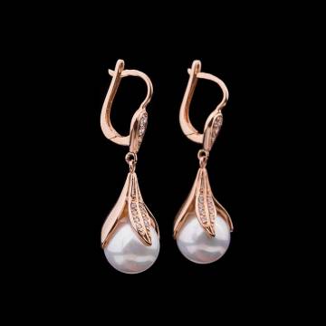 Золотые серьги с искусственным жемчугом и фианитами с03184 Золотые серьги с искусственным жемчугом и фианитами с03184