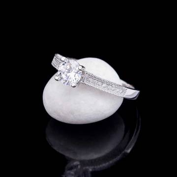 Серебряное помолвочное кольцо с фианитами 111836 Серебряное помолвочное кольцо с фианитами 111836