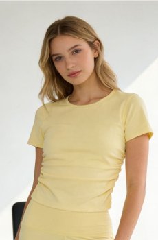 Облягаюча блузка зі зборками з боків - світло-жовтий