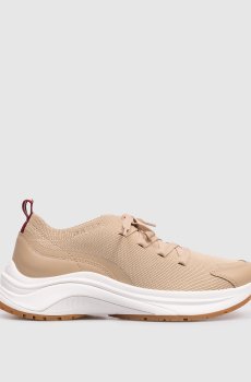 Бежевые комбинированные кроссовки с логотипом