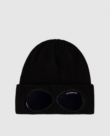 Черная шапка из шерсти с очками