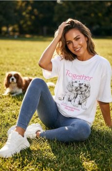 Бавовняна футболка з вишитим написом - білий