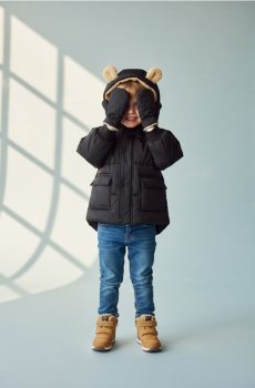 Квітована куртка з елементами 3D - чорний