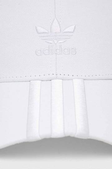 Кепка adidas Originals цвет белый с аппликацией Кепка adidas Originals цвет белый с аппликацией