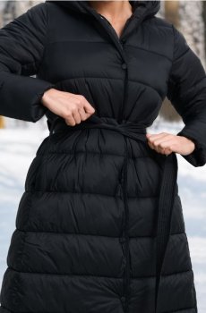 Стьобане пальто з поясом - чорний