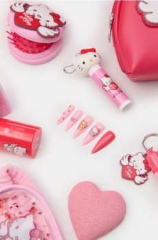 Штучні нігті у формі мигдалю Hello Kitty - рожевий