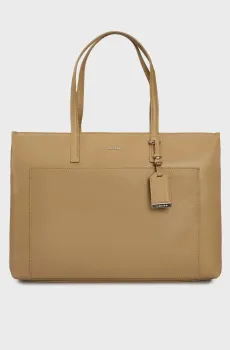 Женская бежевая сумка CK MUST MEDIUM SHOPPER_MONO Бежевый ONESIZE Calvin Klein K60K612774