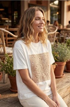 Бавовняна футболка з 3D аплікацією - кремовий