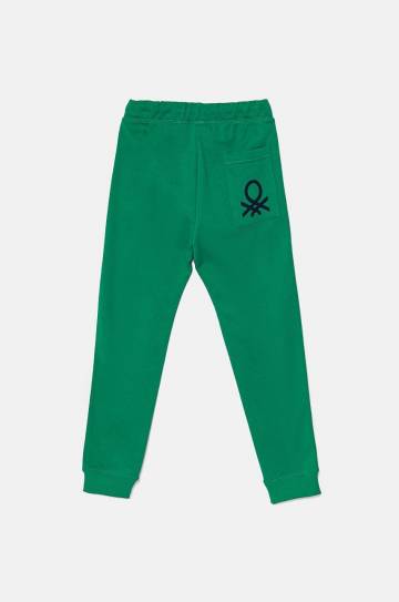 Детские хлопковые брюки United Colors of Benetton цвет зелёный однотонные 3J68CF058 Детские хлопковые брюки United Colors of Benetton цвет зелёный однотонные 3J68CF058