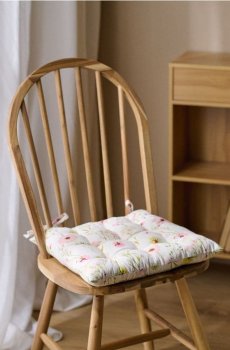 Подушка на стілець з квітковим мотивом - білий