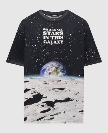 Черная футболка с принтом Earth & Stars Черная футболка с принтом Earth & Stars
