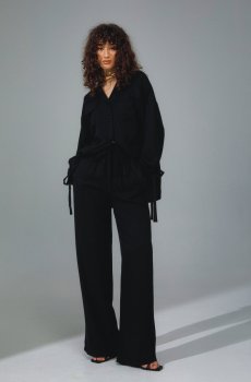 Чорний лляний костюм із сорочки і штанів