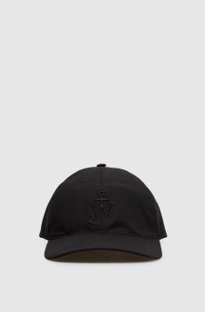 Черная кепка с вышивкой монограммы