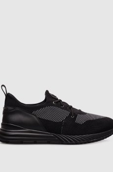 Черные кроссовки