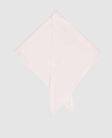 Белый бактус из кашемира