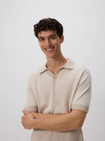 Reserved - Структурований джемпер поло - бежевий - 4219C-08P
