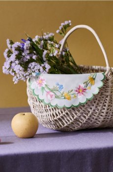 Кругла декоративна підставка з вишитим квітковим мотивом - різнобарвний