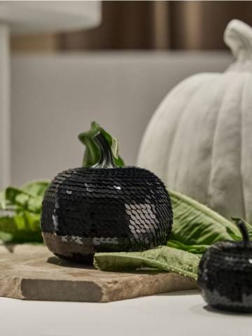 Стояча прикраса - чорний